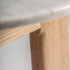 Mesa de comedor de mármol y roble Rodalquilar blanca