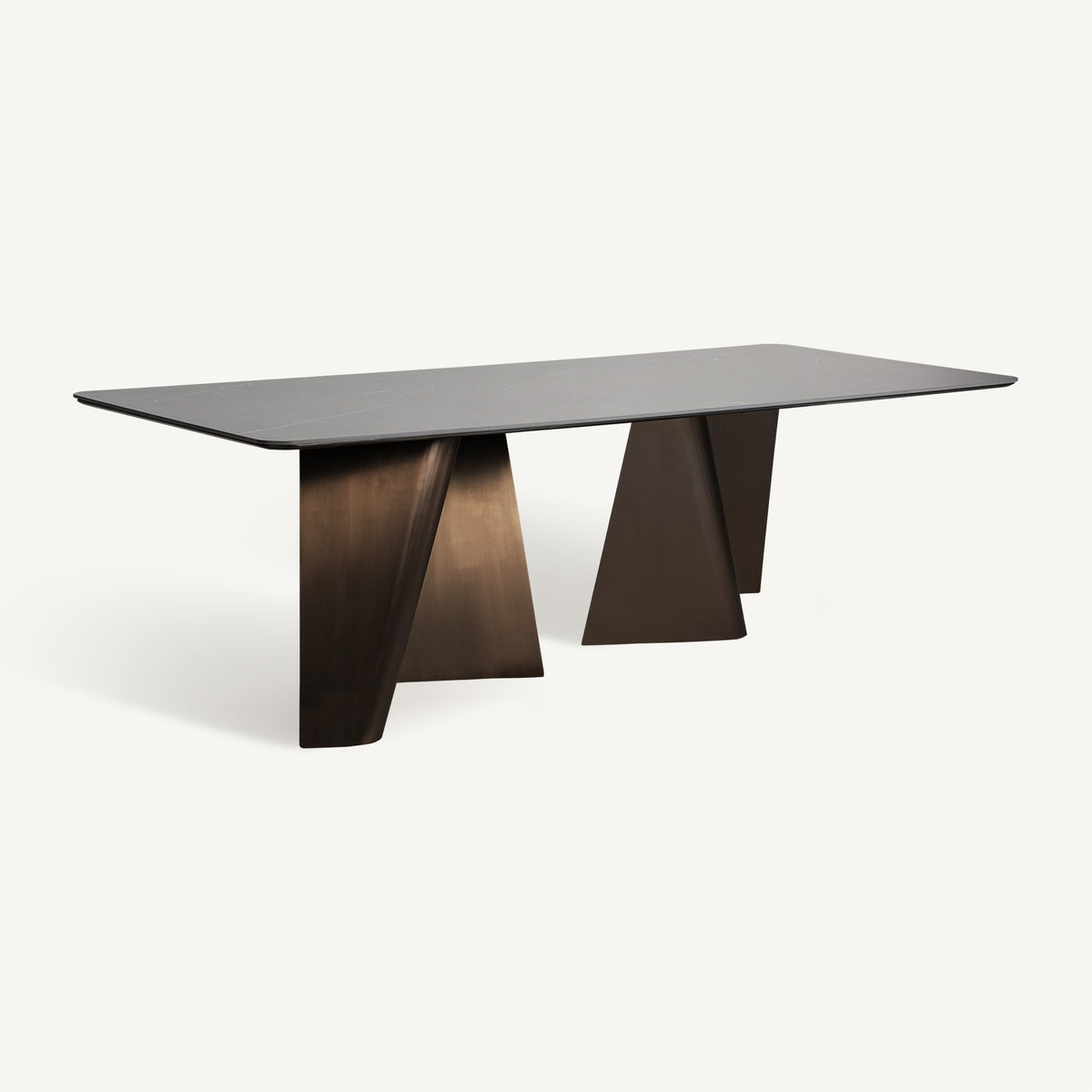 Mesa de comedor de porcelánico y acero Íllar