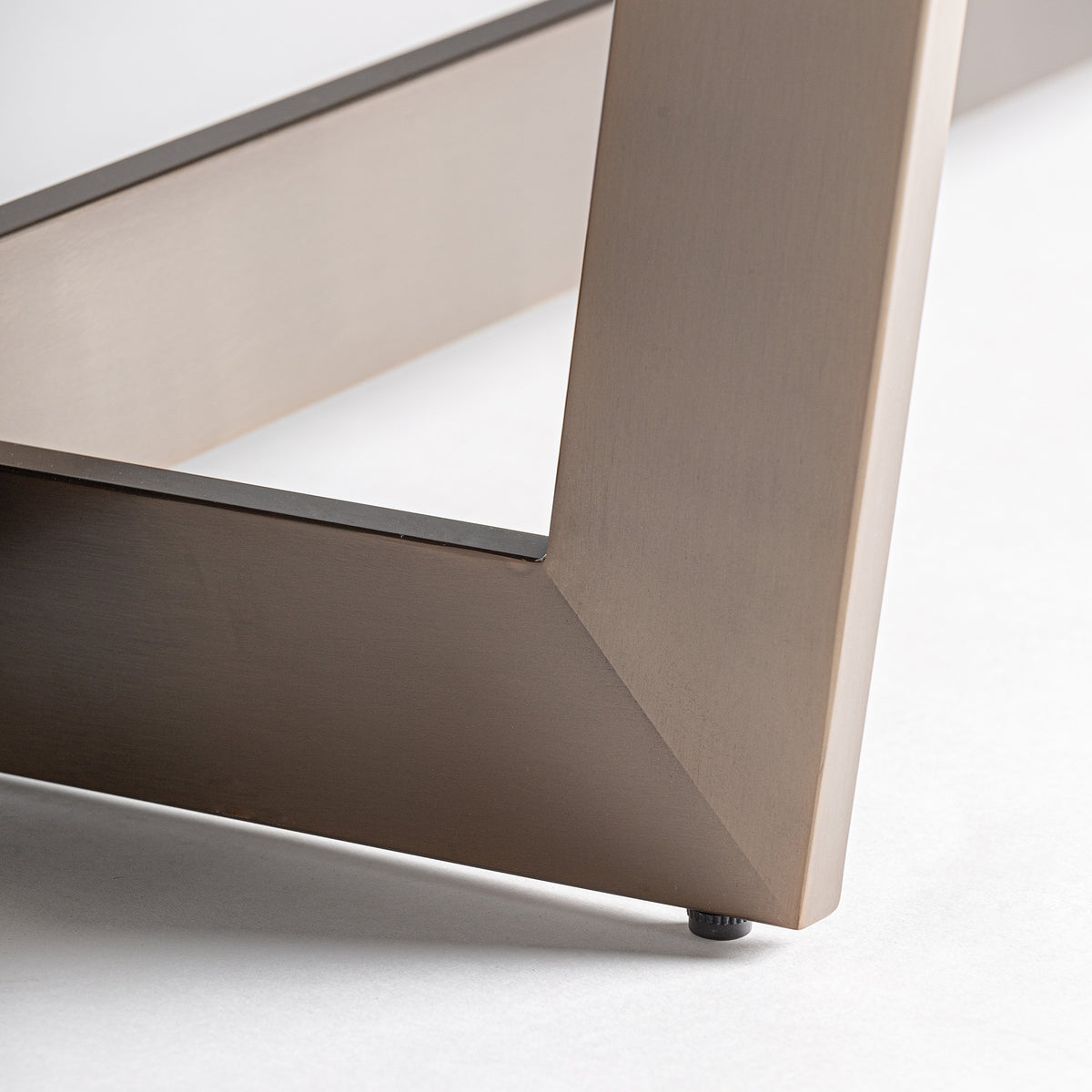 Mesa de comedor de porcelánico y acero Rágol