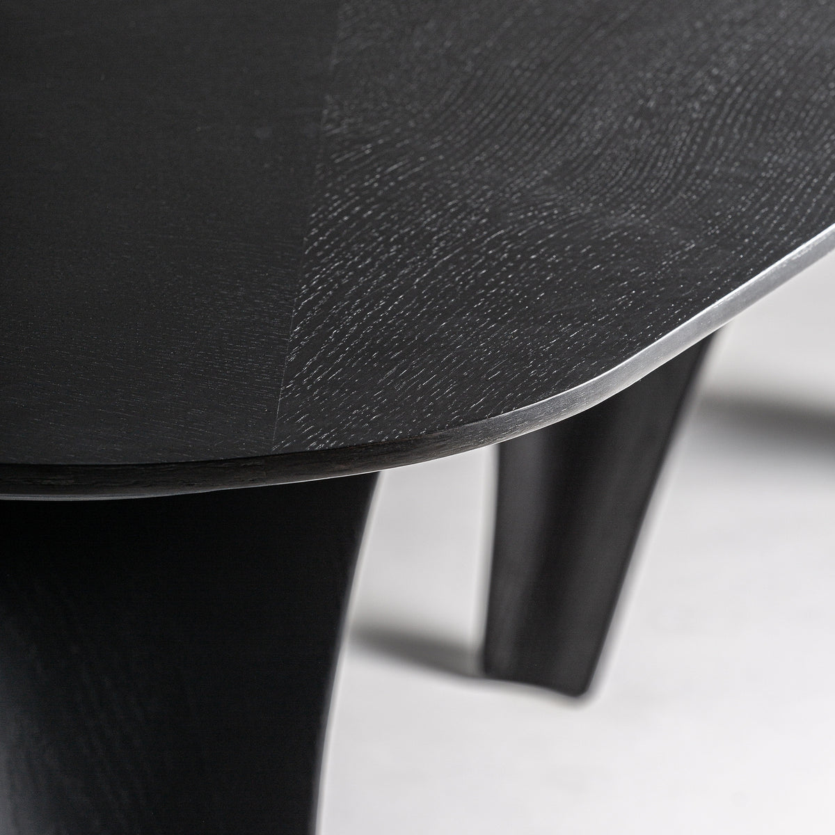 Mesa de comedor de roble Almegíjar negra