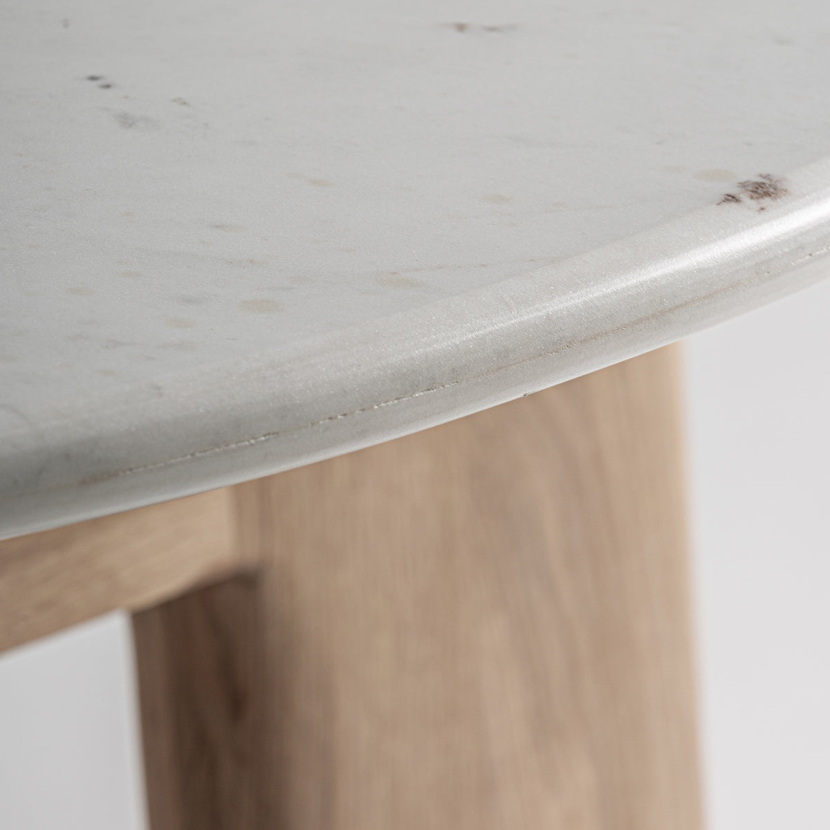 Mesa de comedor de roble y mármol Rodalquilar 160 x 160 cm