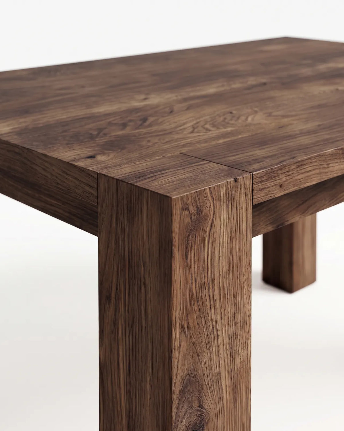 Mesa de comedor de roble Serai