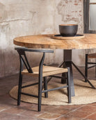 Mesa de comedor de teca reciclada con pie de hierro Jati