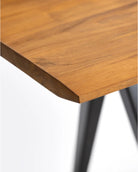 Mesa de comedor de teca reciclada y hierro Liku