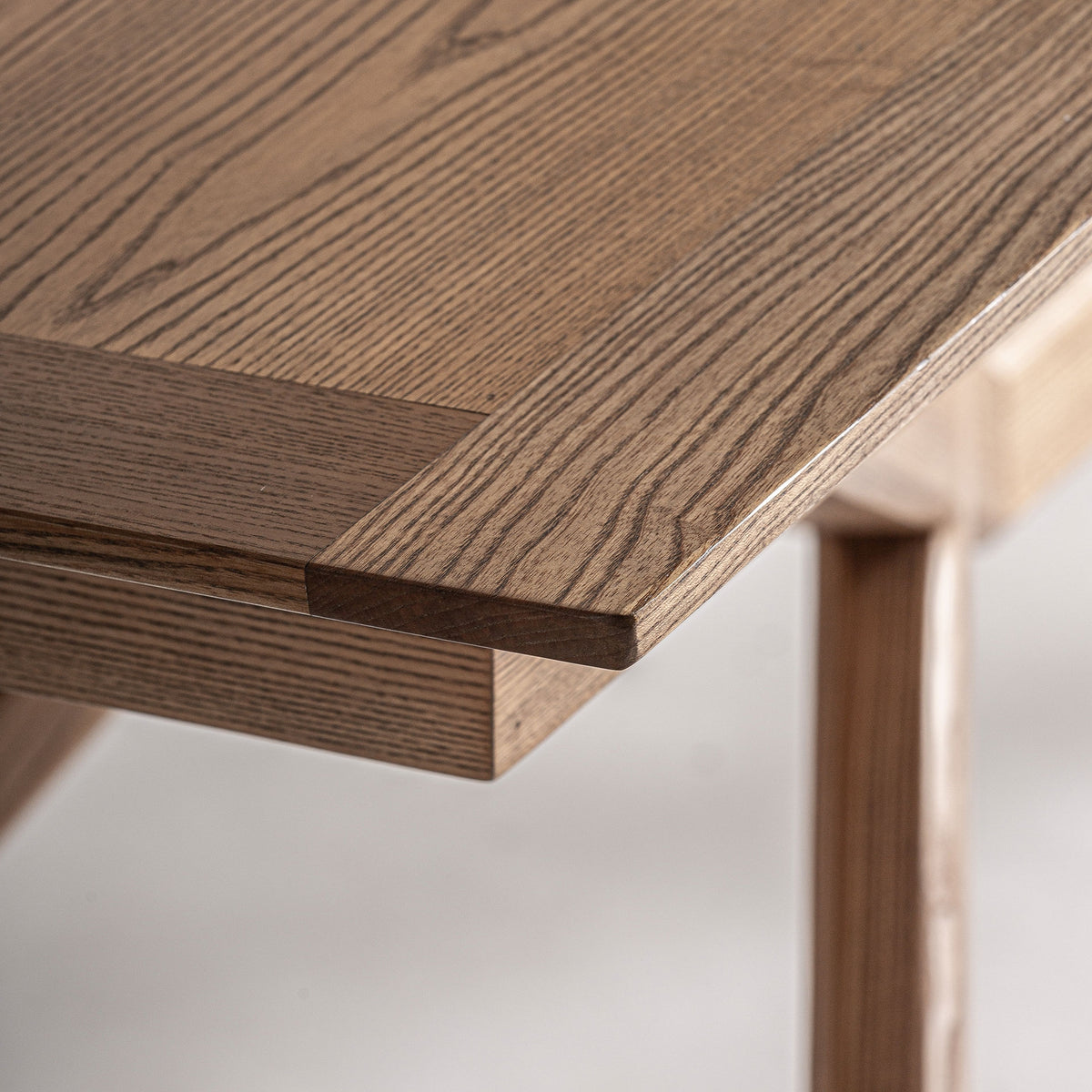 Mesa de comedor extensible de fresno Erice