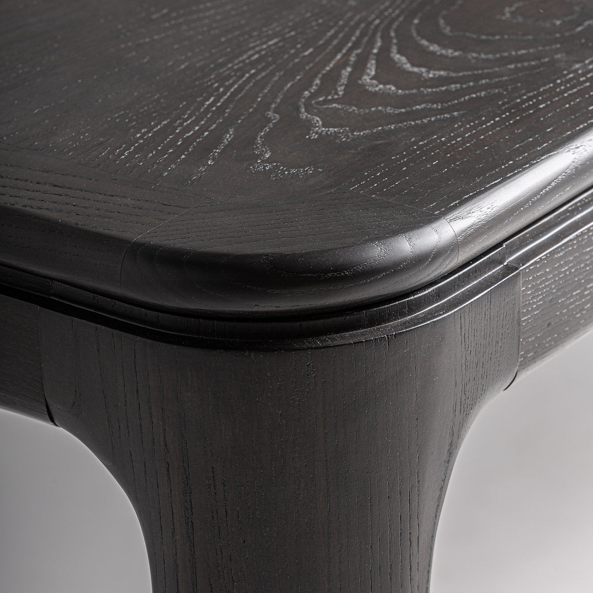 Mesa de comedor extensible de fresno negro Gallipoli