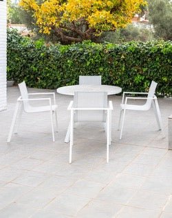 Mesa de Exterior Redonda Kotay - #pino_y_jacaranda#