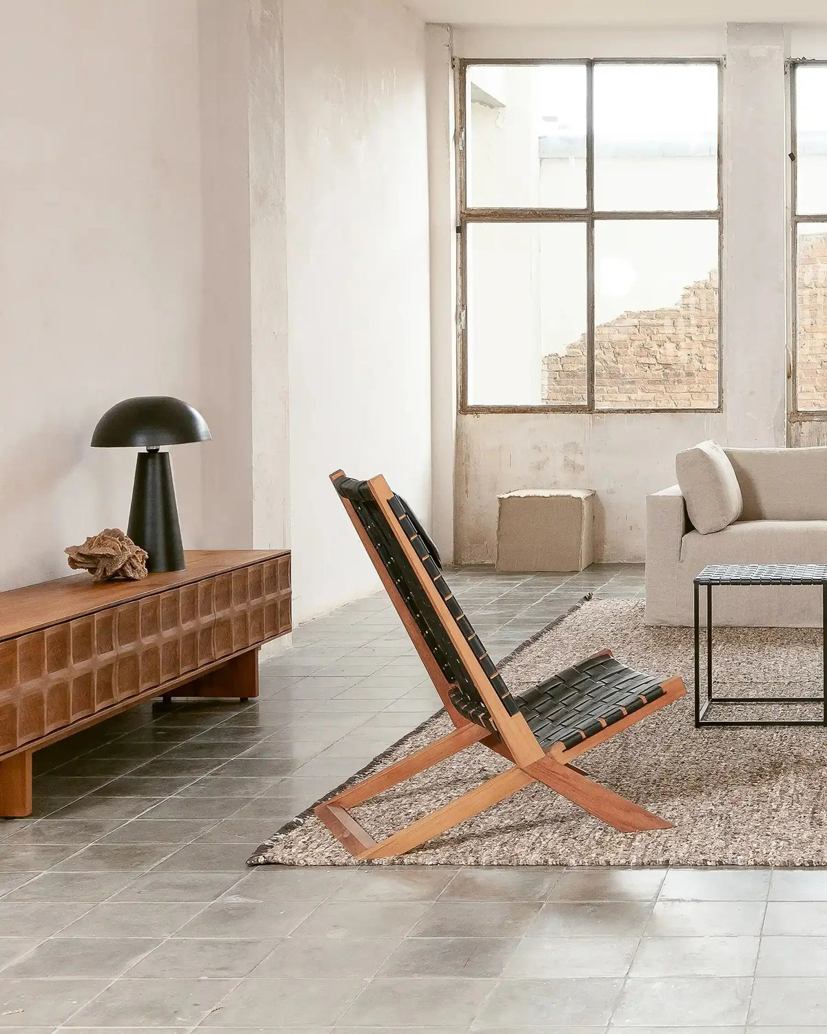 Mueble de televisión tallado de teca reciclada Rijal