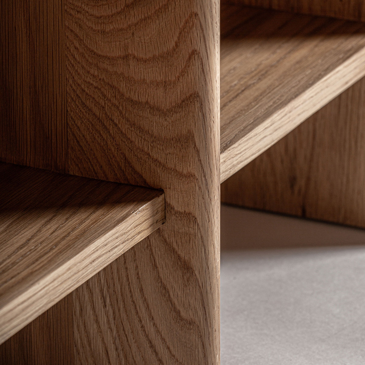 Mueble de TV de roble y mármol Palamós marrón claro