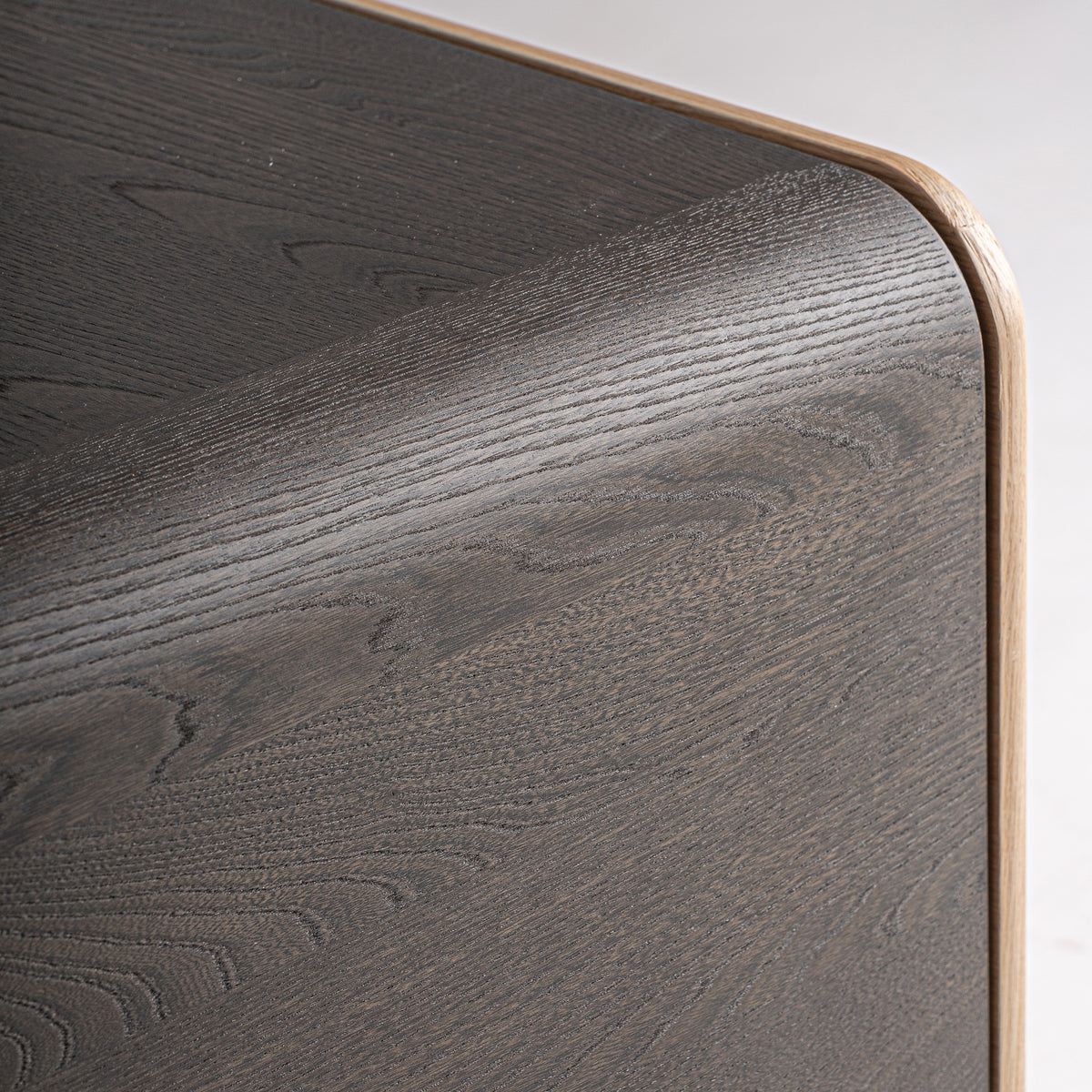 Mueble TV de madera marrón claro Garrão