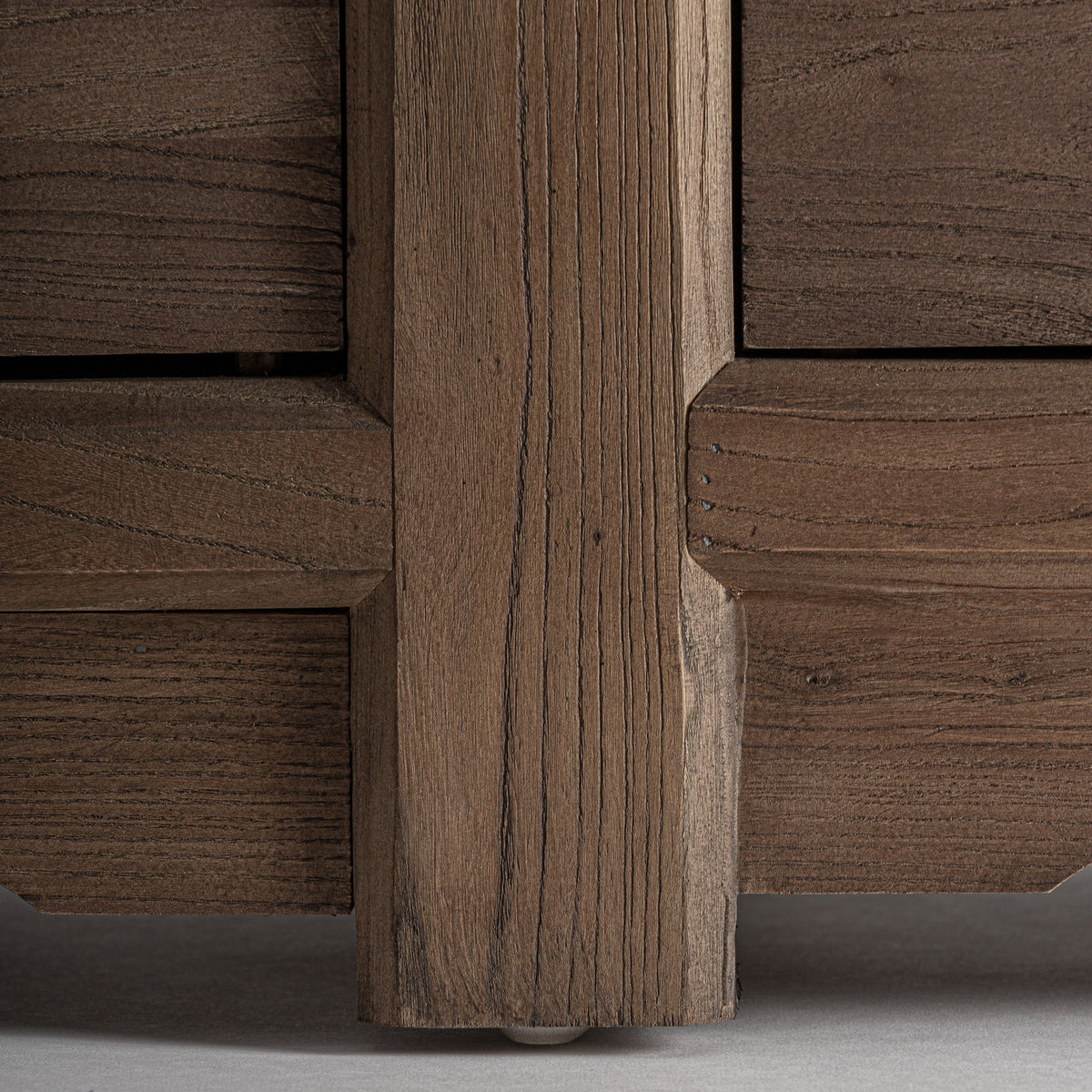 Mueble TV de pino reciclado Berlenga