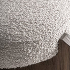 Pie de cama de olmo y tapizado beige Busot