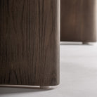 Pie de cama de olmo y tapizado beige Busot