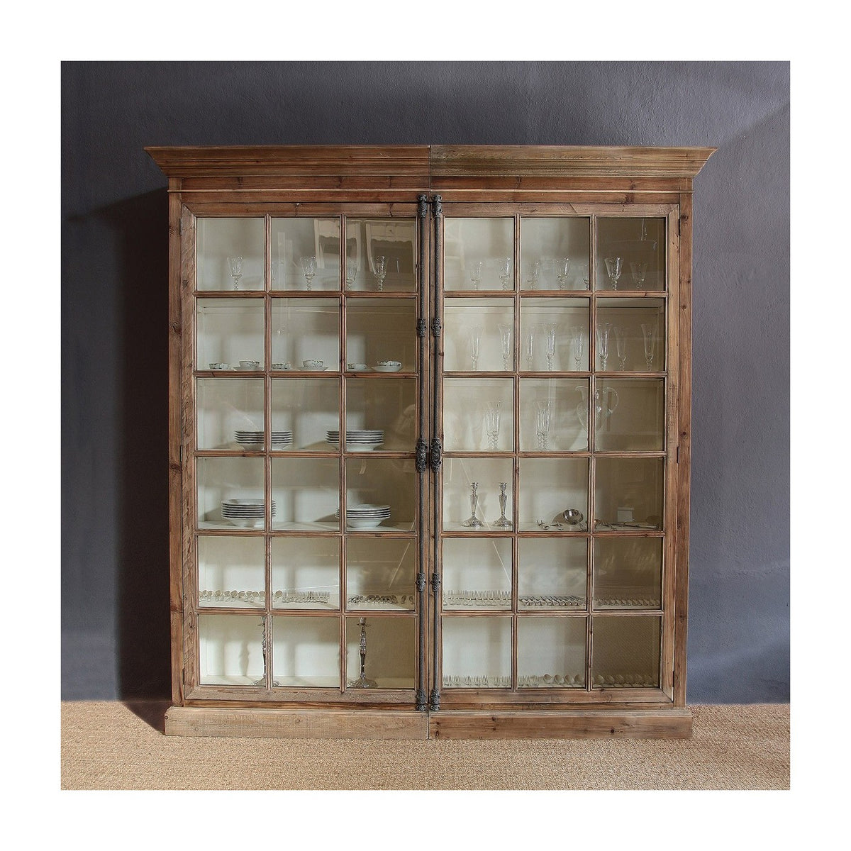 Vitrina de pino natural con puertas de cristal Tolox