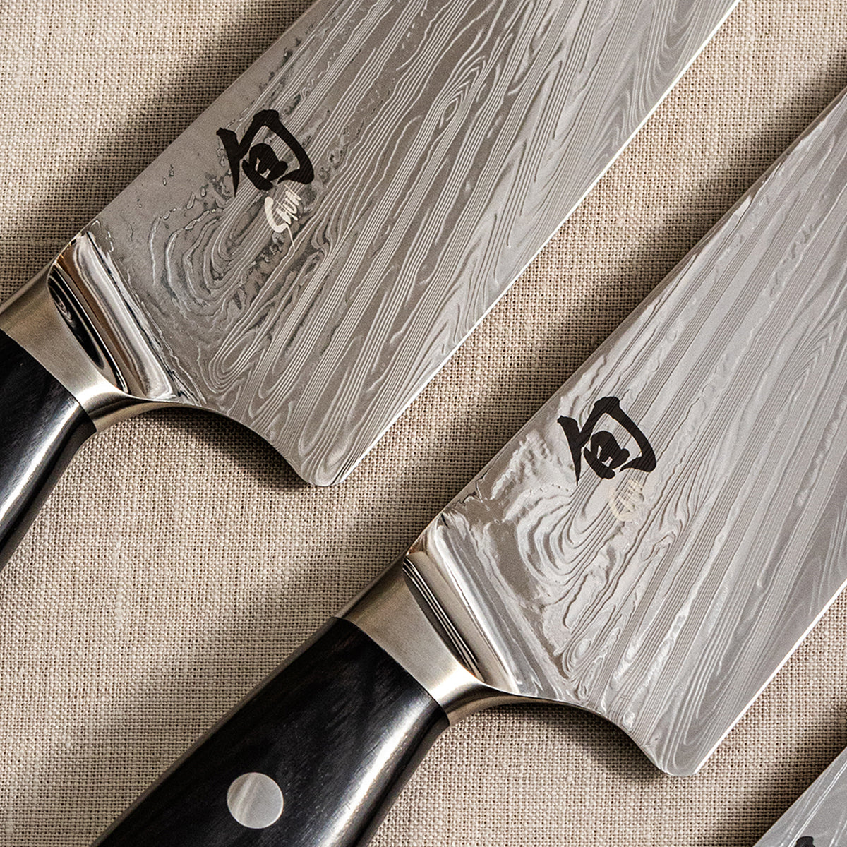 Santoku Kai Shun Nagare Black 18 cm