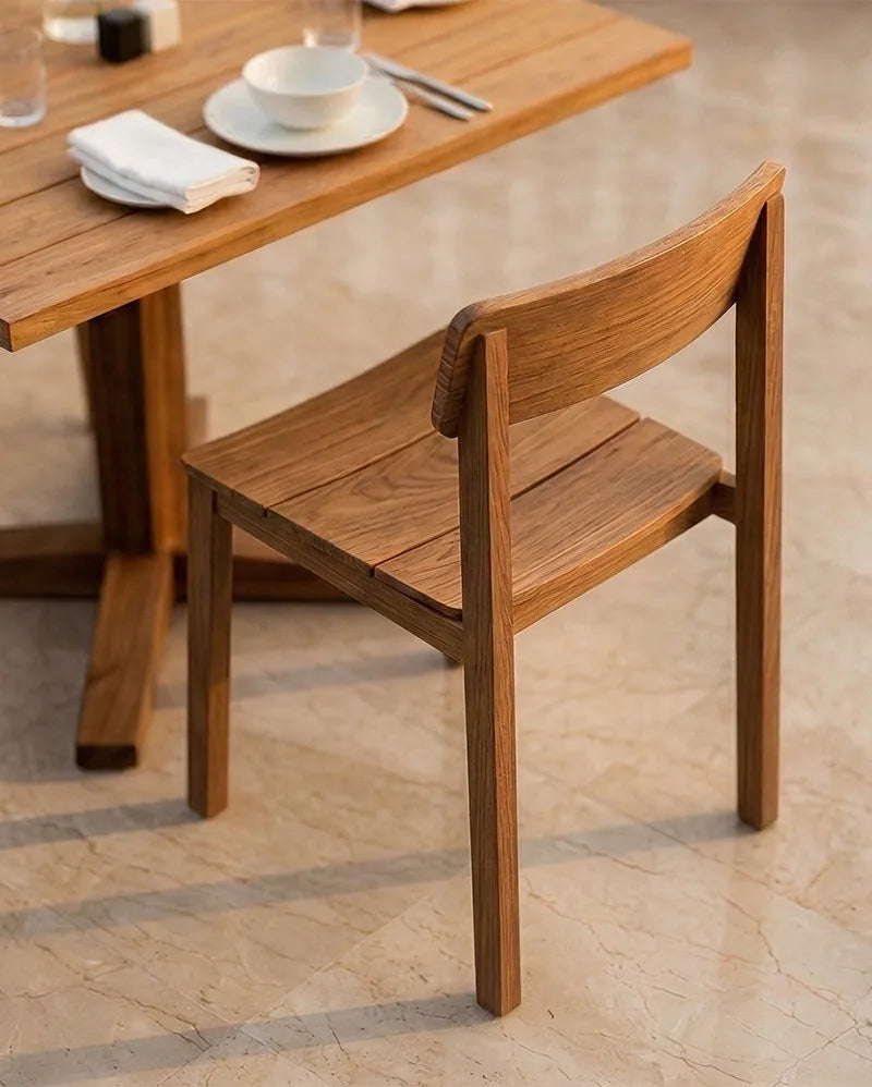 Silla apilable de exterior de teca Rawi Wa