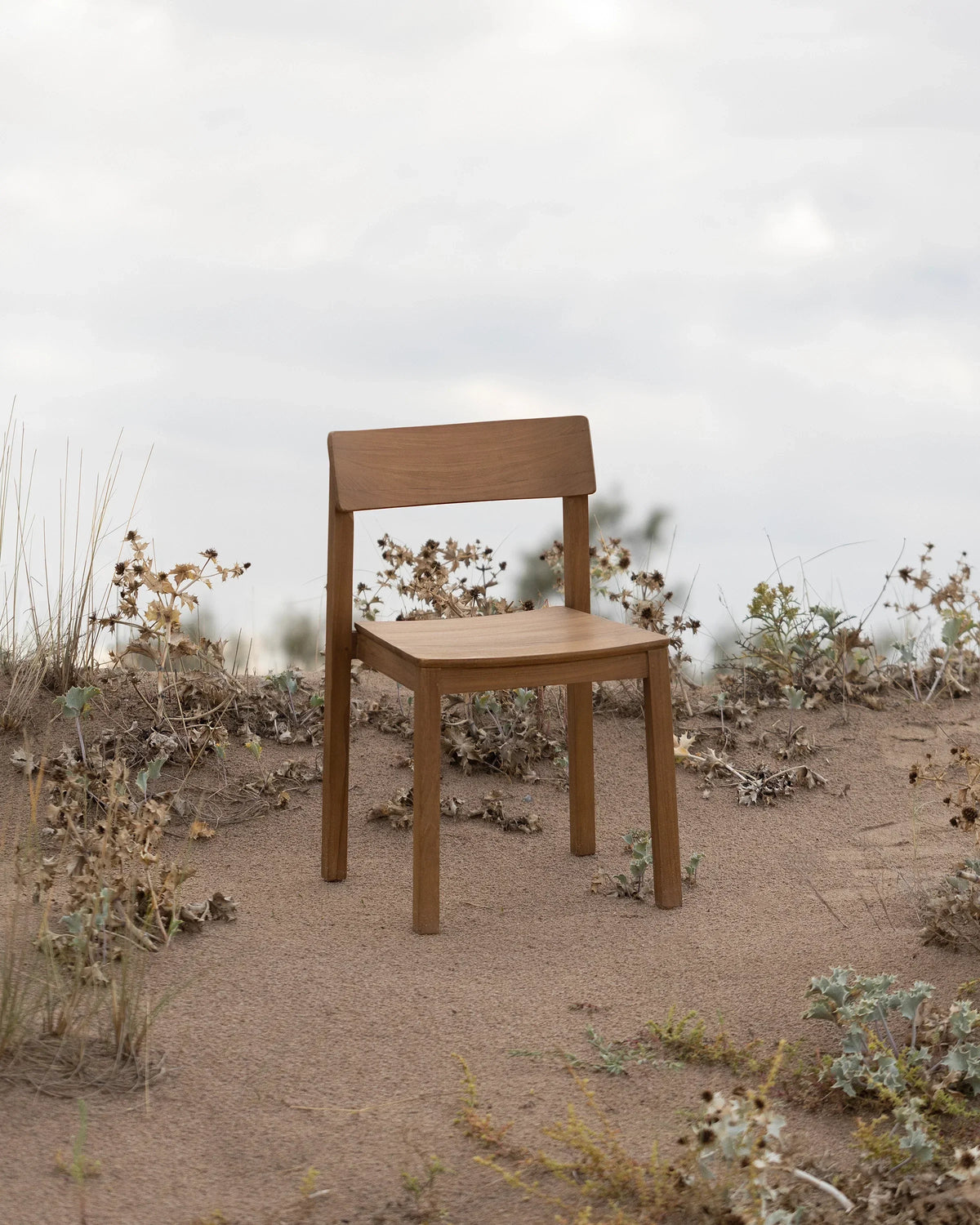 Silla apilable de teca Rawi Wa