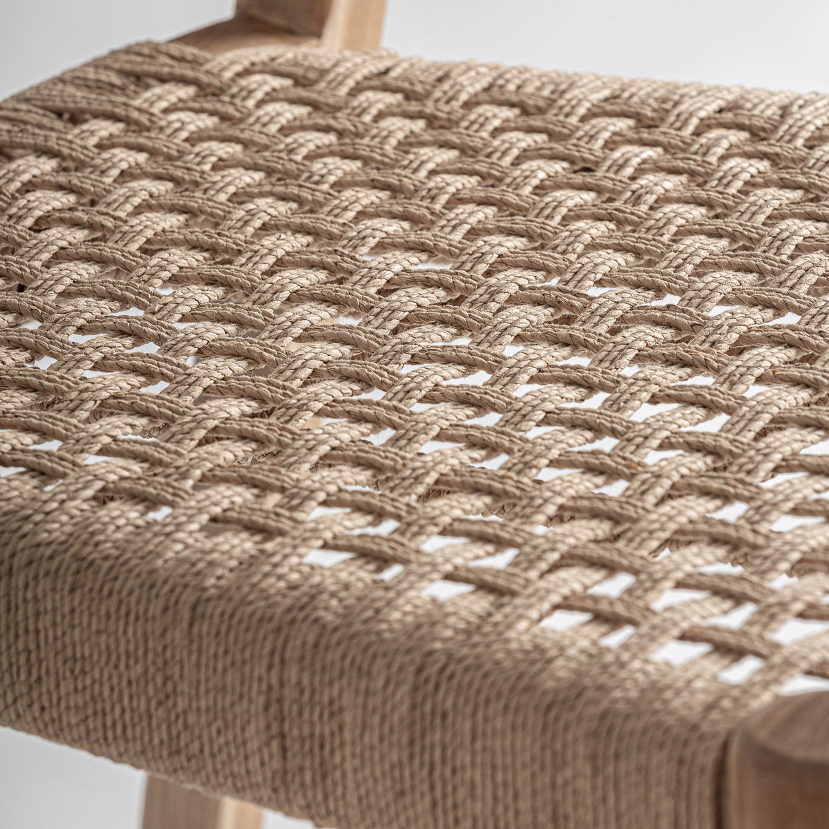 Silla apilable de teca y fibra natural Montanejos