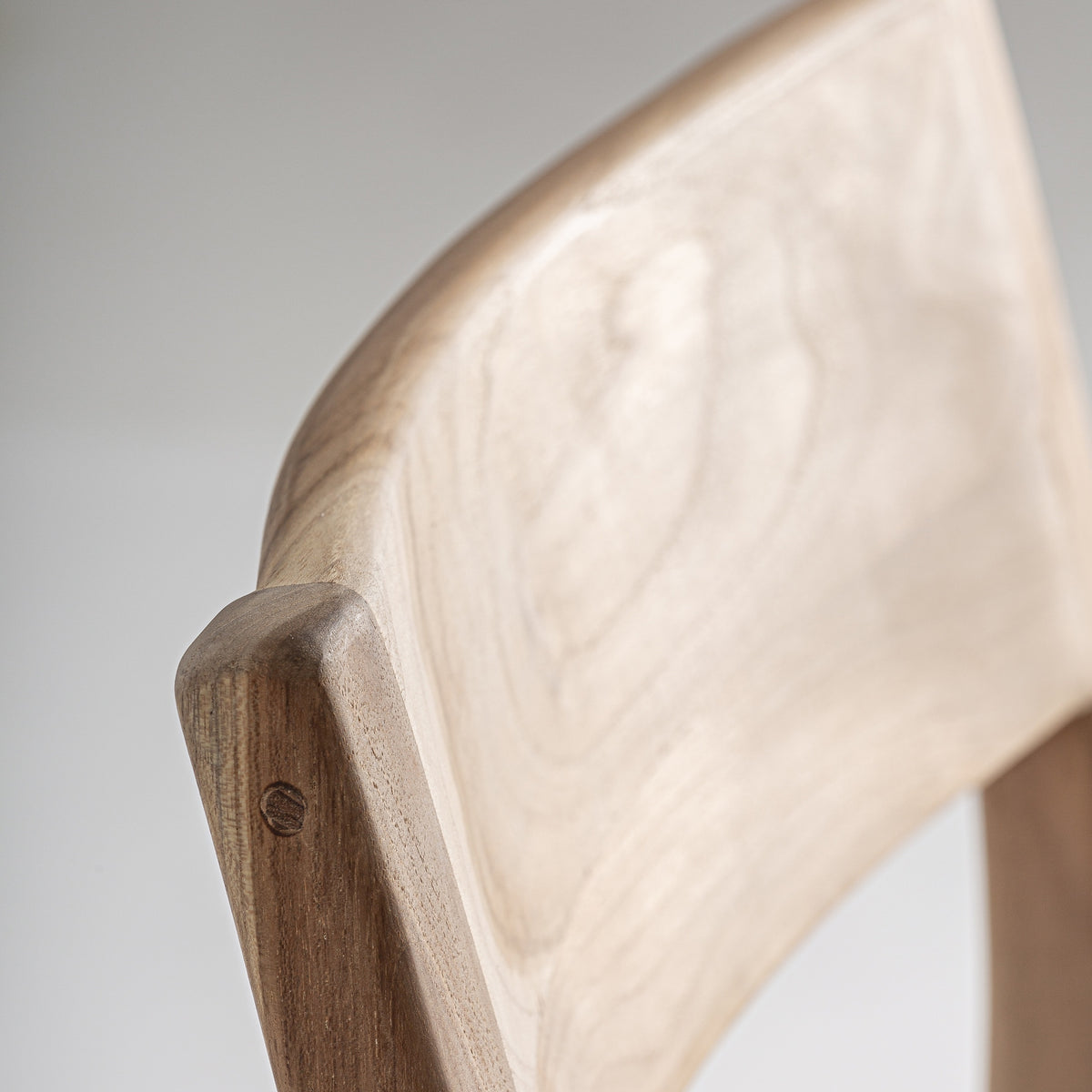 Silla apilable de teca y fibra natural Montanejos