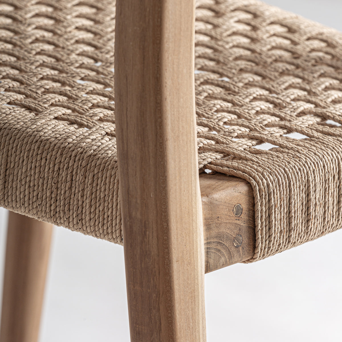 Silla apilable de teca y fibra natural Montanejos