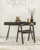 Silla con reposabrazos de teca cepillada Arc