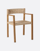 Silla con reposabrazos de teca y cuerda de papel Cora