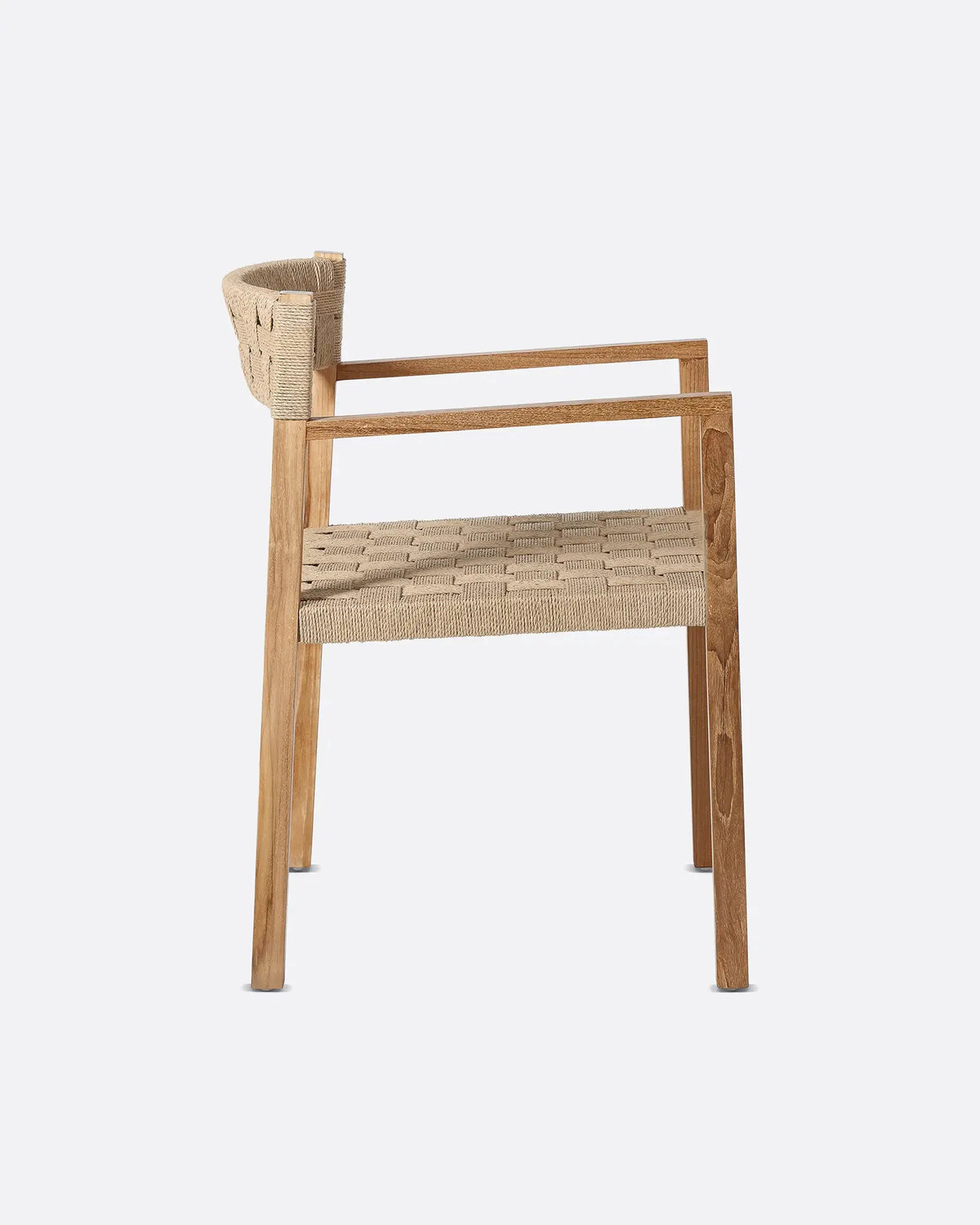 Silla con reposabrazos de teca y cuerda de papel Cora