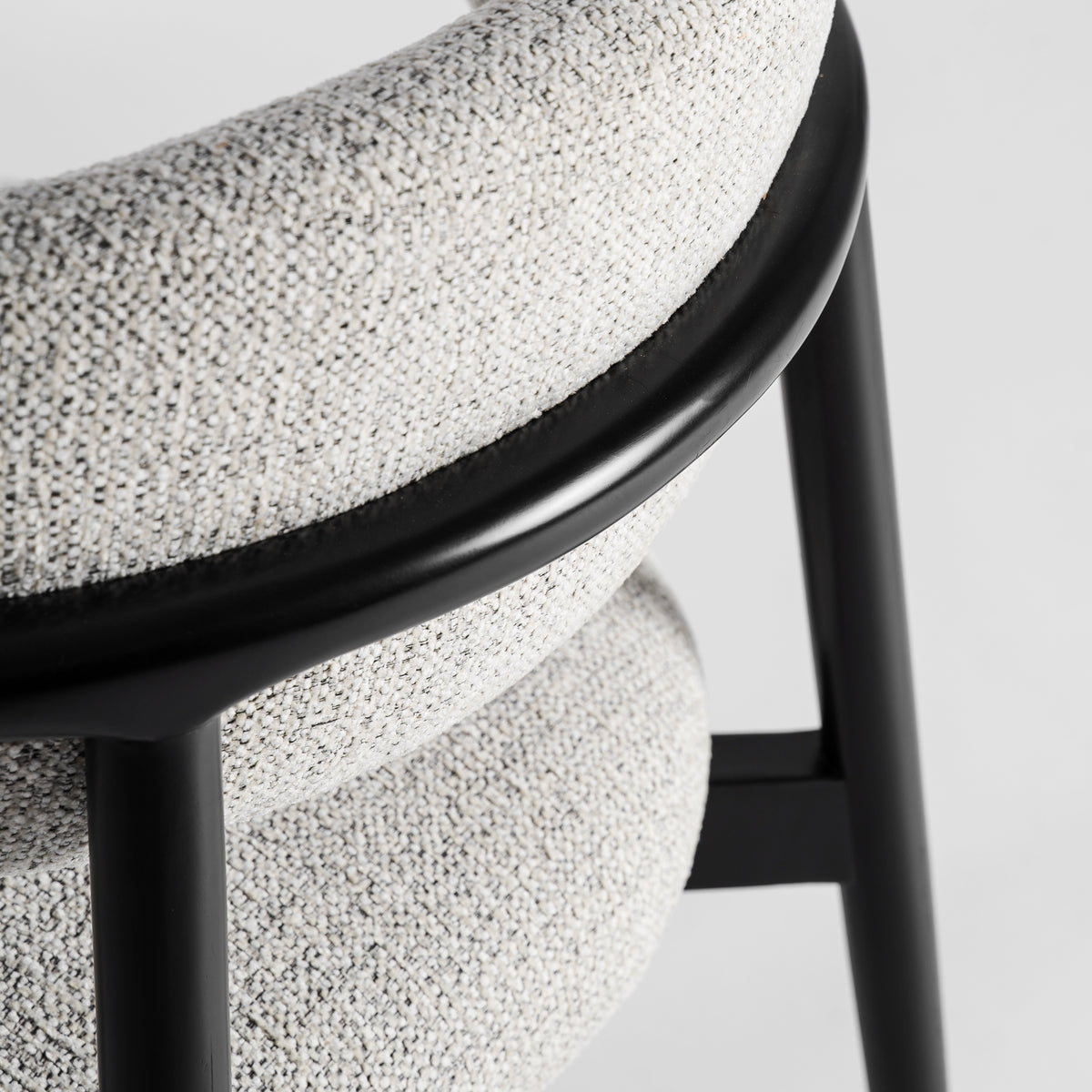 Silla de arce negro y tapizado gris Forcall