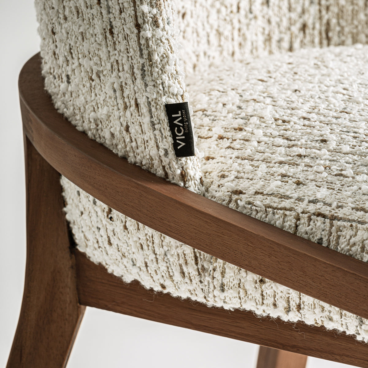 Silla de caucho tapizada en beige Catí
