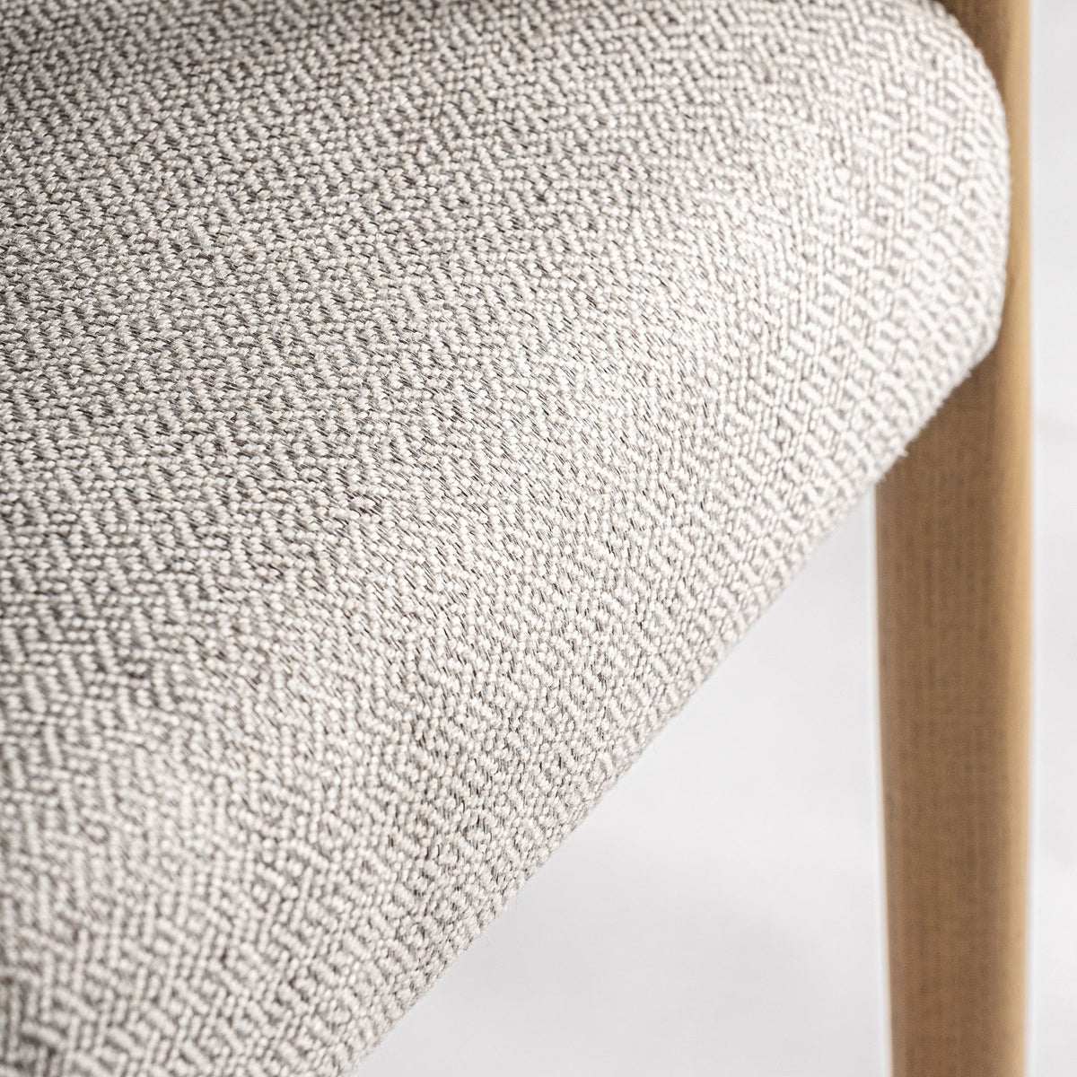 Silla de fresno claro y tapizado beige Navarrés