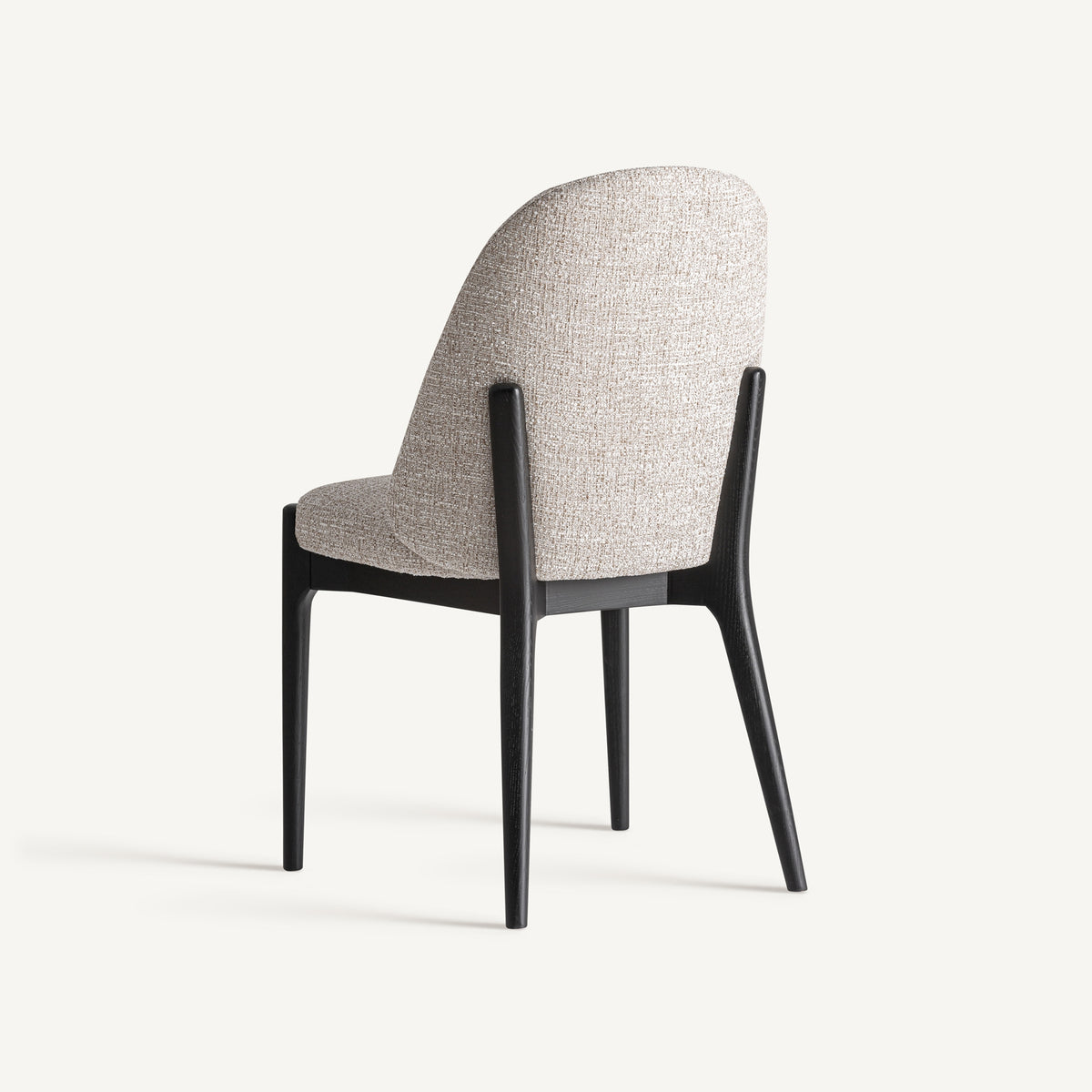 Silla de fresno negro y tapizado beige Quatretonda