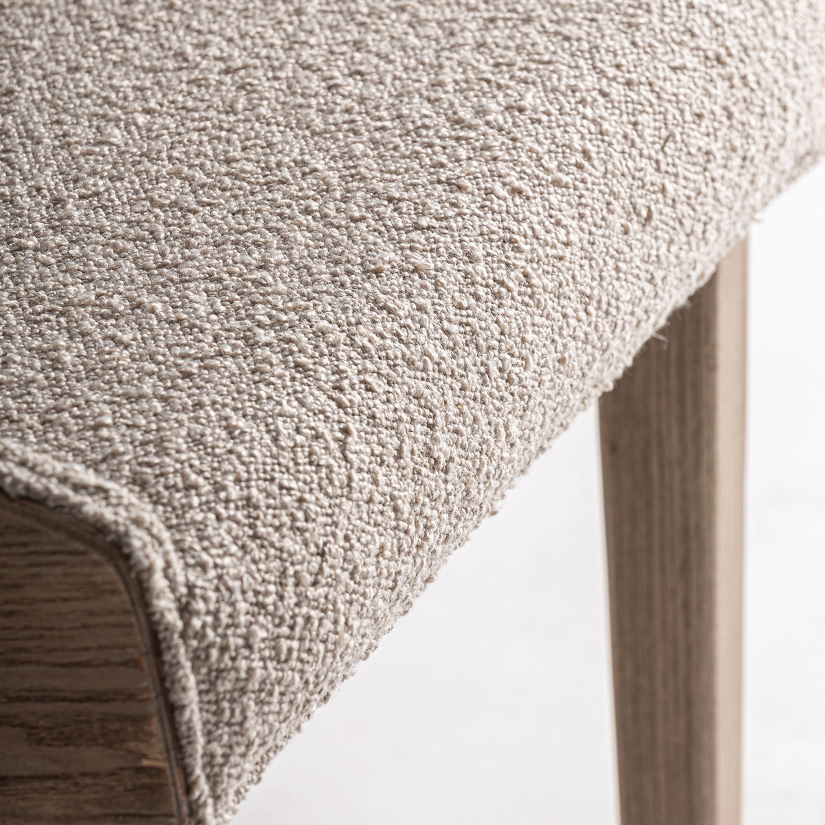 Silla de fresno tapizada beige Talamanca