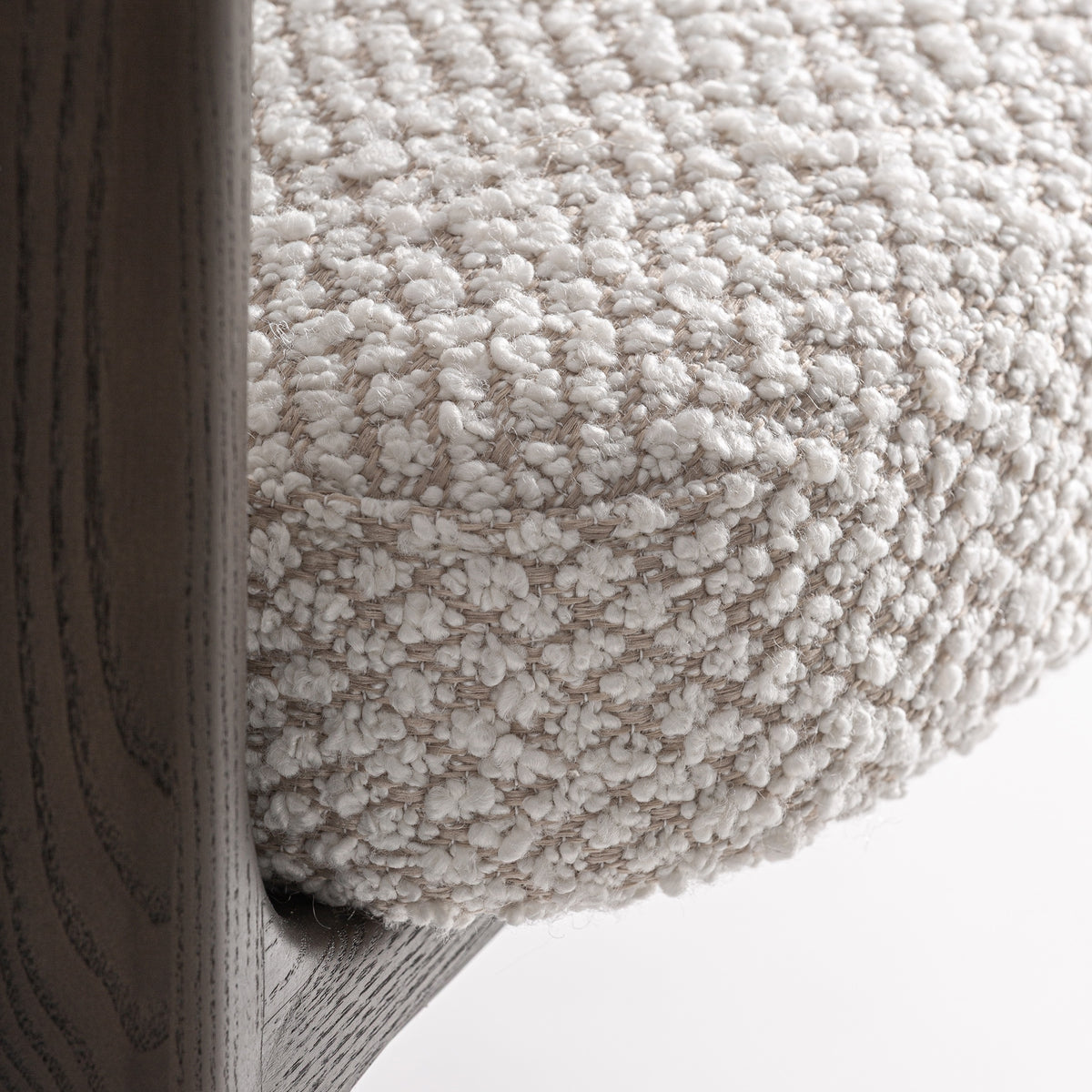 Silla de fresno tapizada blanco roto Milna
