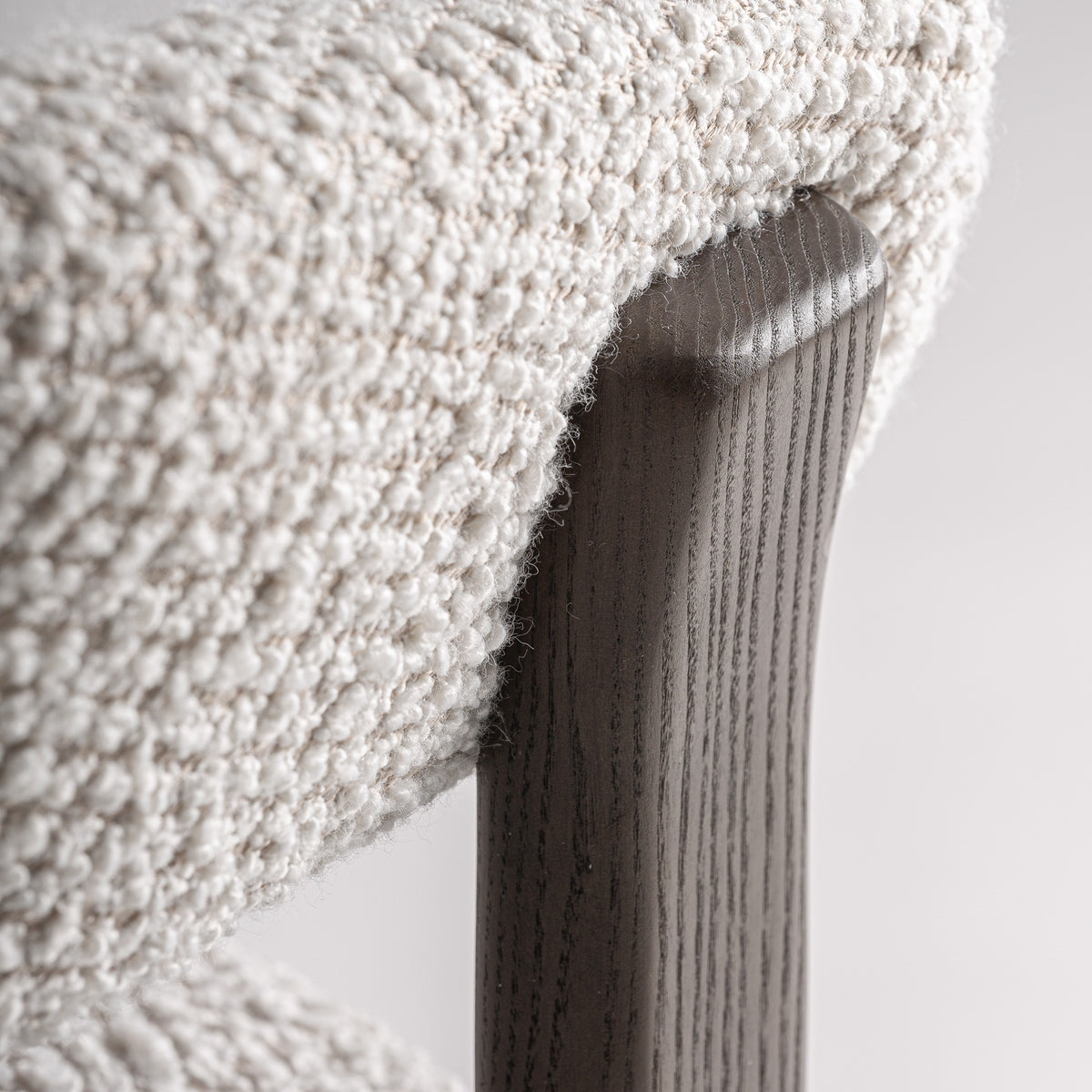 Silla de fresno tapizada blanco roto Milna