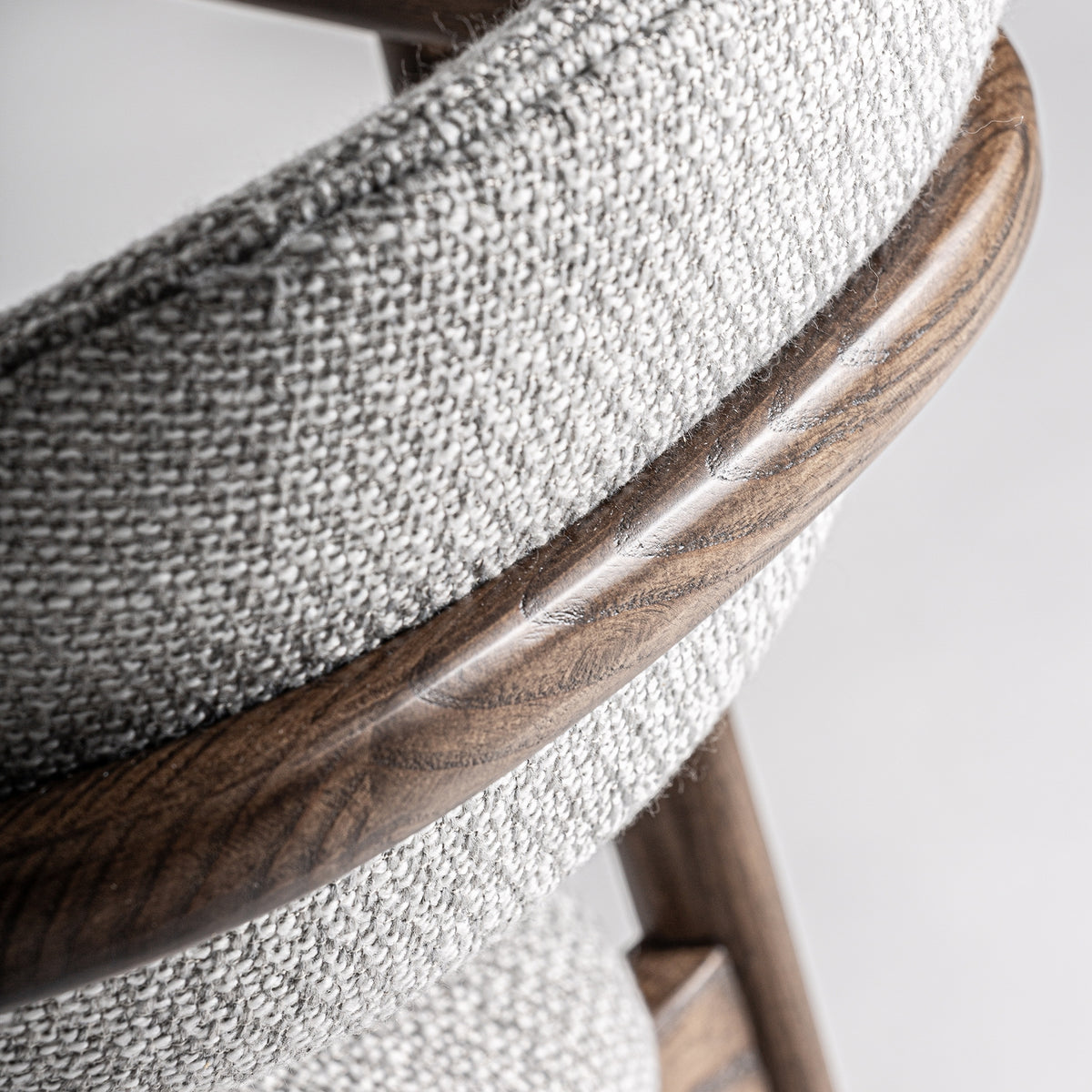 Silla de fresno tapizada gris Benirràs