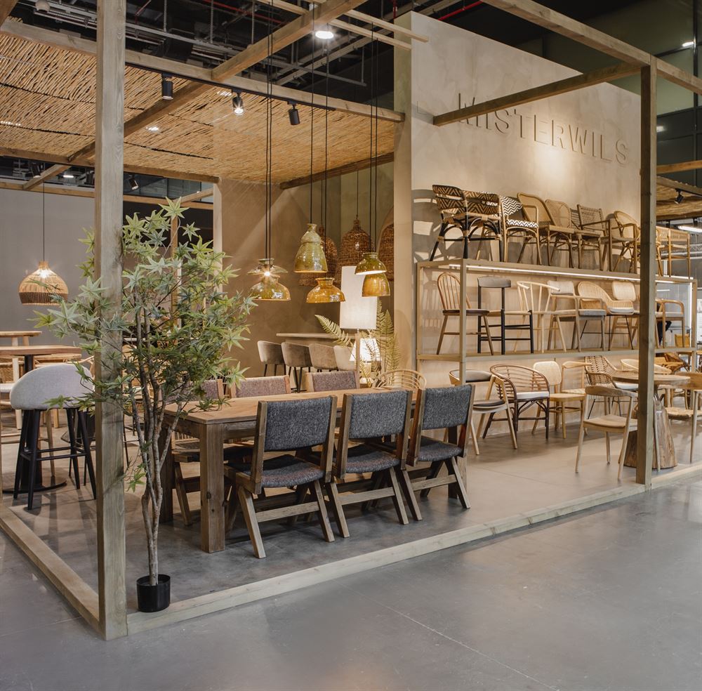 Silla de madera reciclada tapizada Skat
