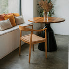 Silla de olmo y cuerda con brazos Etta