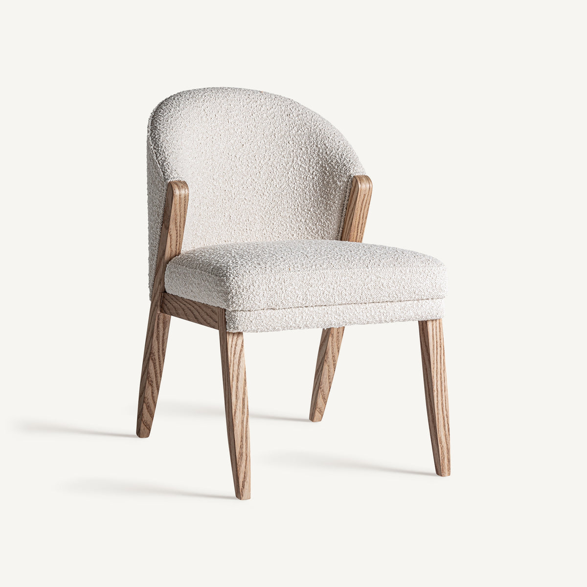 Silla de pino y bouclé blanco Beniarrés