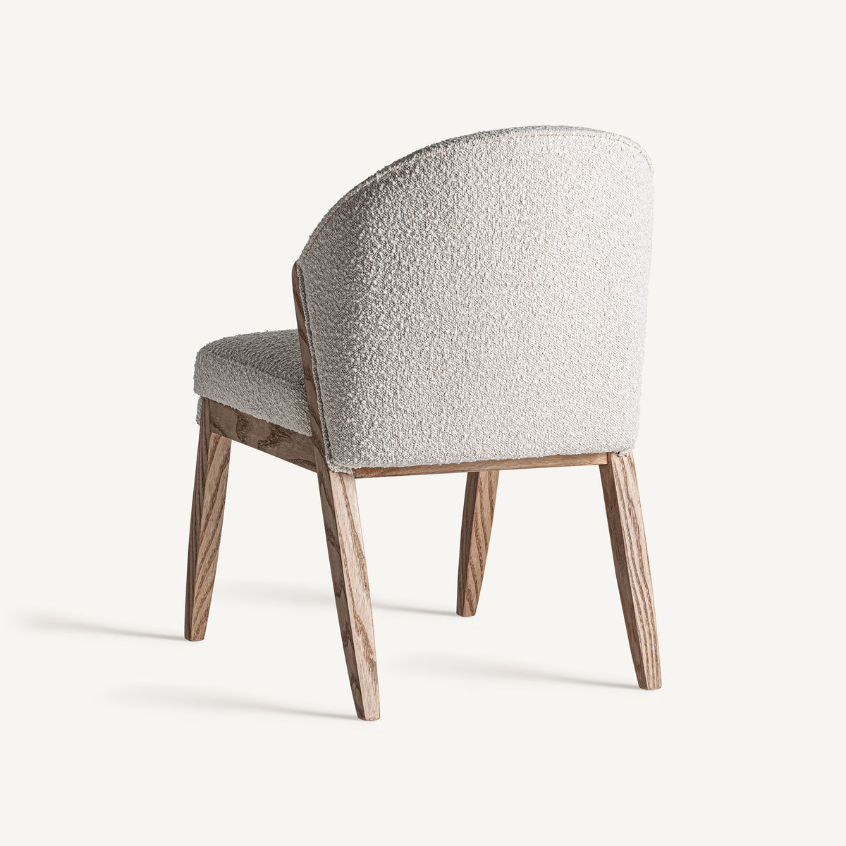 Silla de pino y bouclé blanco Beniarrés