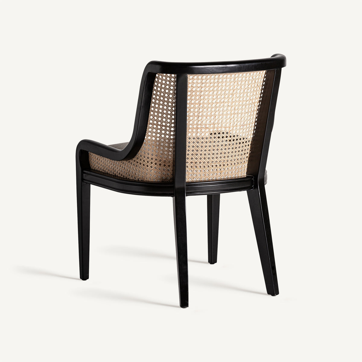 Silla de ratán y tapizado crema Balàfia