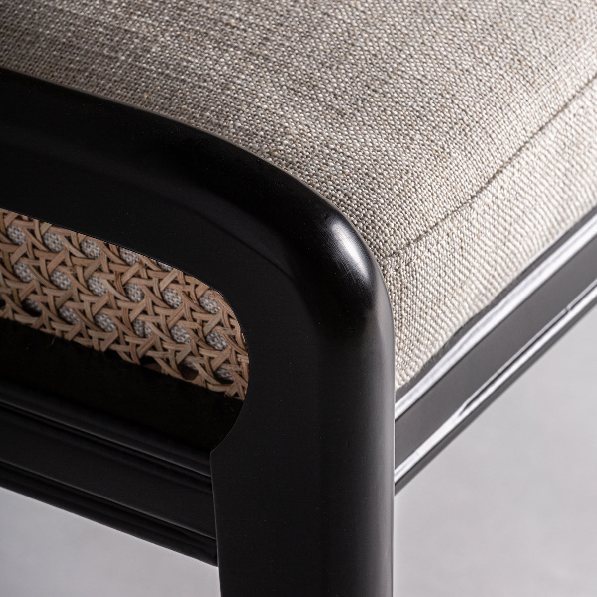 Silla de ratán y tapizado crema Balàfia