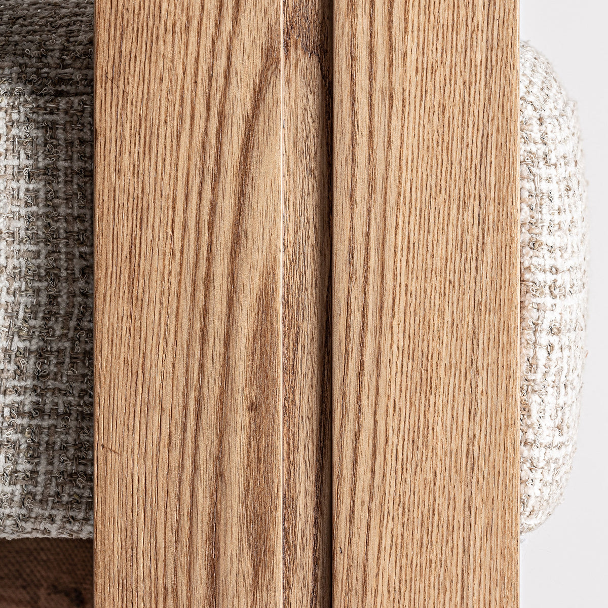 Silla de roble blanco y tapizado marrón Espalmador