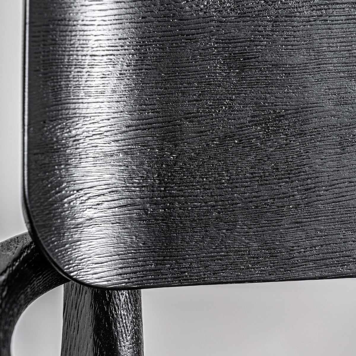 Silla de roble negro y fibra natural Bolbaite