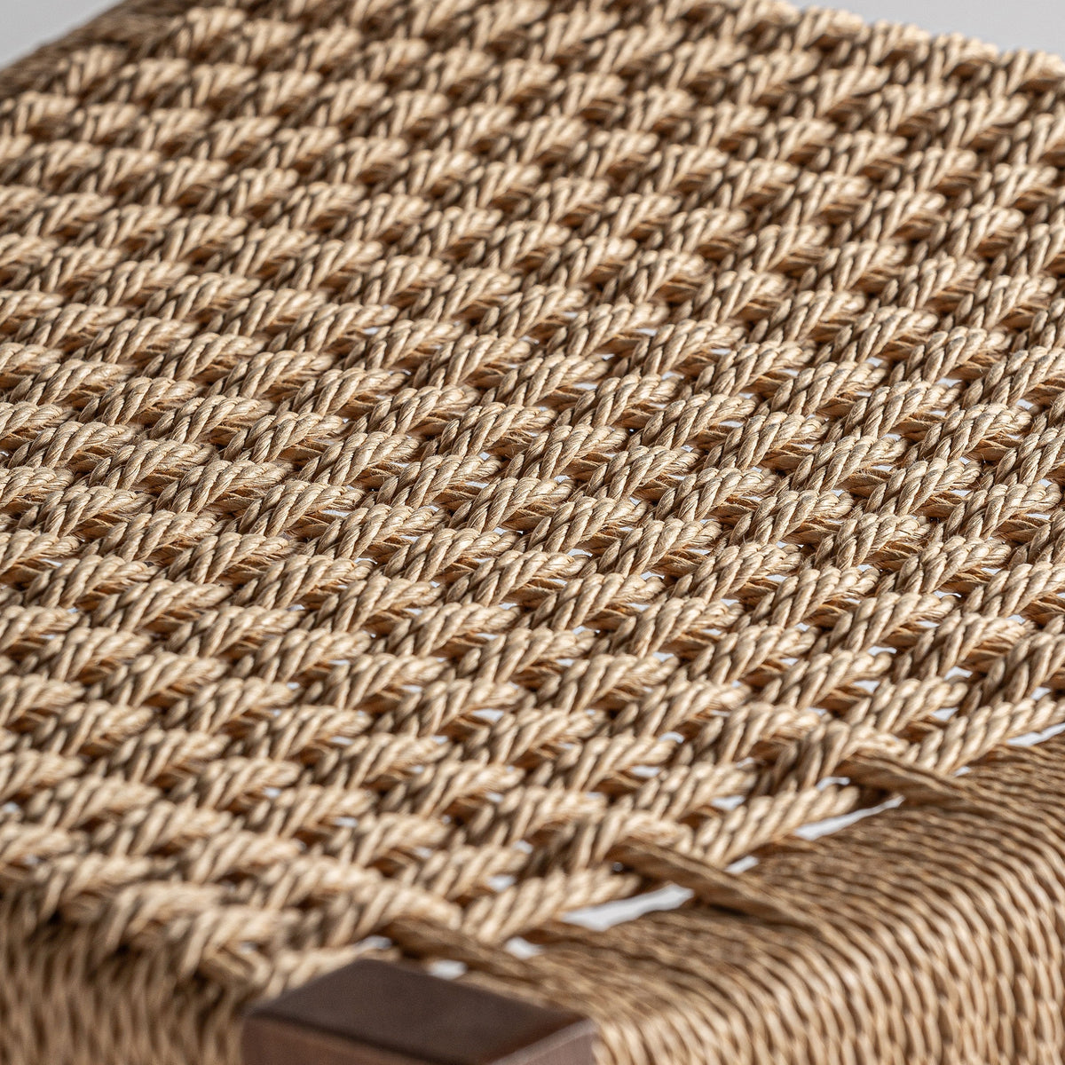 Silla de roble y fibra natural Tagomago
