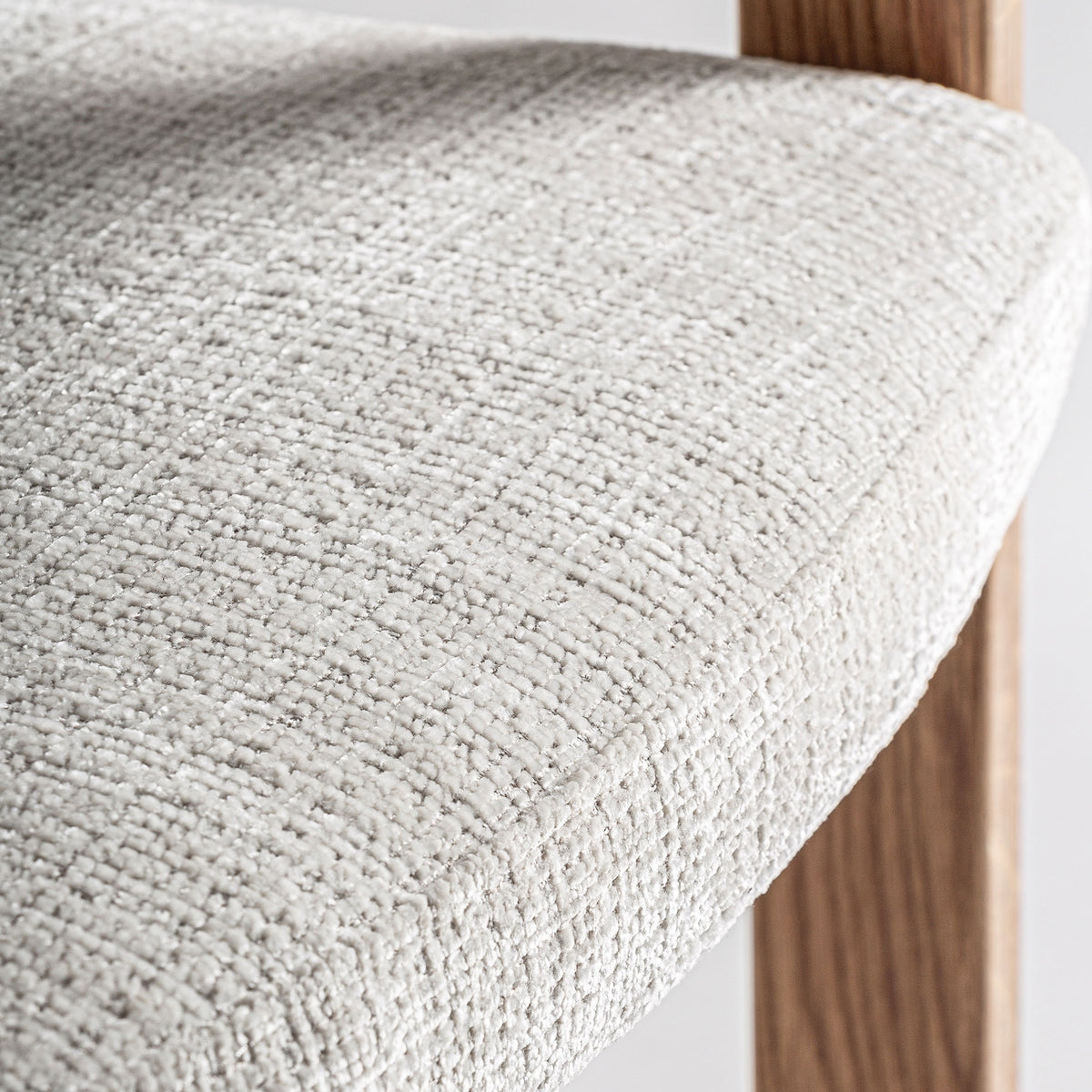 Silla de roble y tapizado beige Llutxent