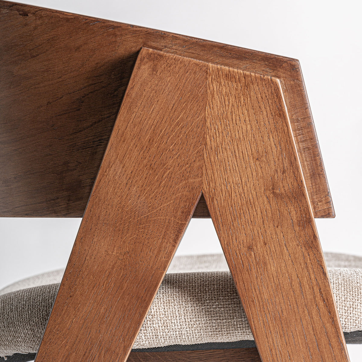 Silla de roble y tapizado beige Orihuela
