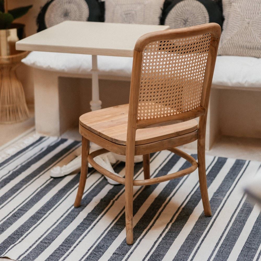 Silla de teca curvada con rejilla Ruperto