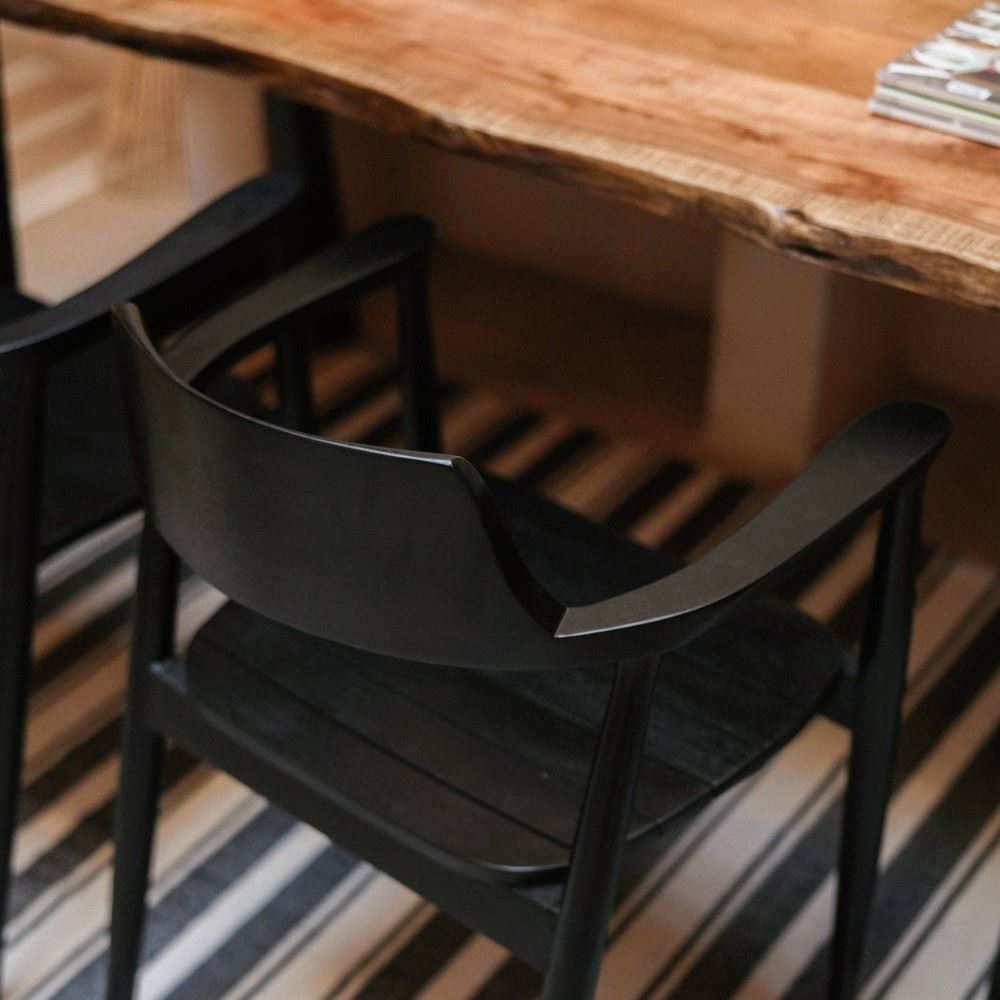 Silla de teca torneada negra Estela
