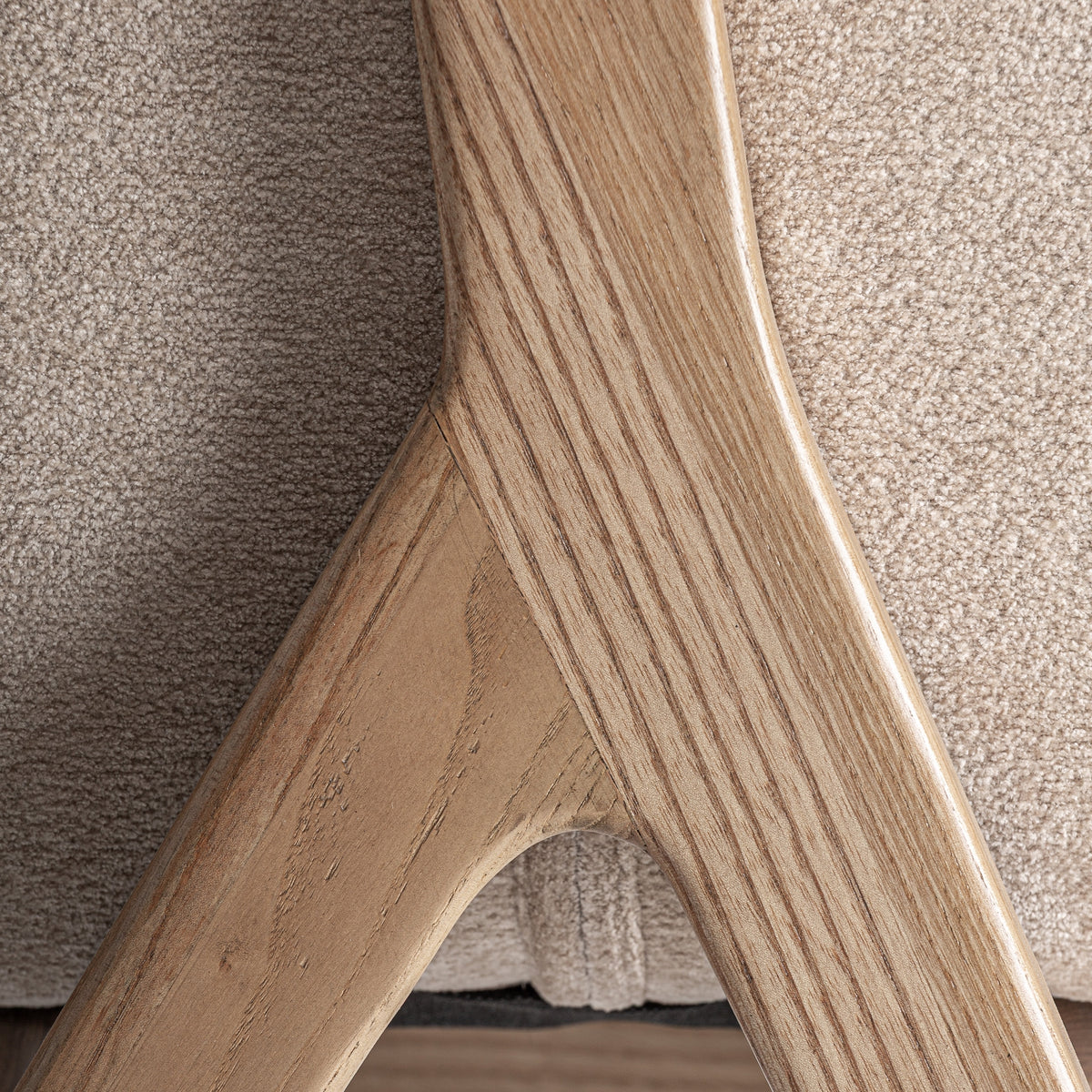 Silla tapizada beige de fresno Massanella