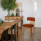 Silla tapizada de madera Ernesto